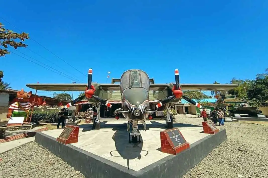 PESAWAT TEMPUR TAKTIS TNI - AU OV - 10F BRONCO 